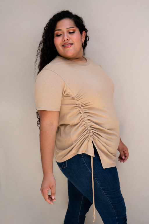 Playera frunce manga corta