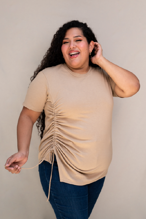 Playera frunce manga corta